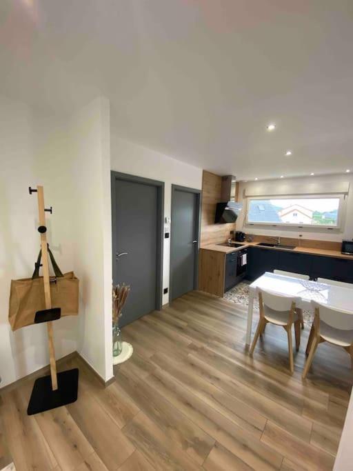 Appartement Climatise Charmes  Exteriör bild