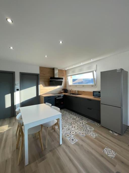 Appartement Climatise Charmes  Exteriör bild