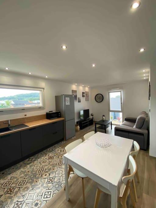 Appartement Climatise Charmes  Exteriör bild