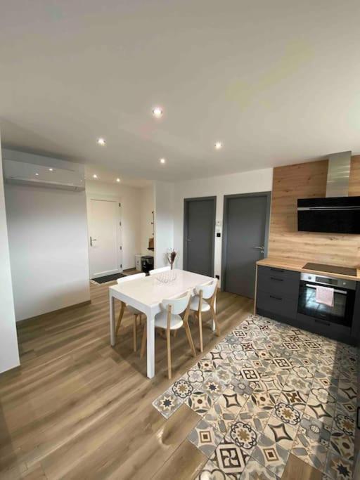 Appartement Climatise Charmes  Exteriör bild