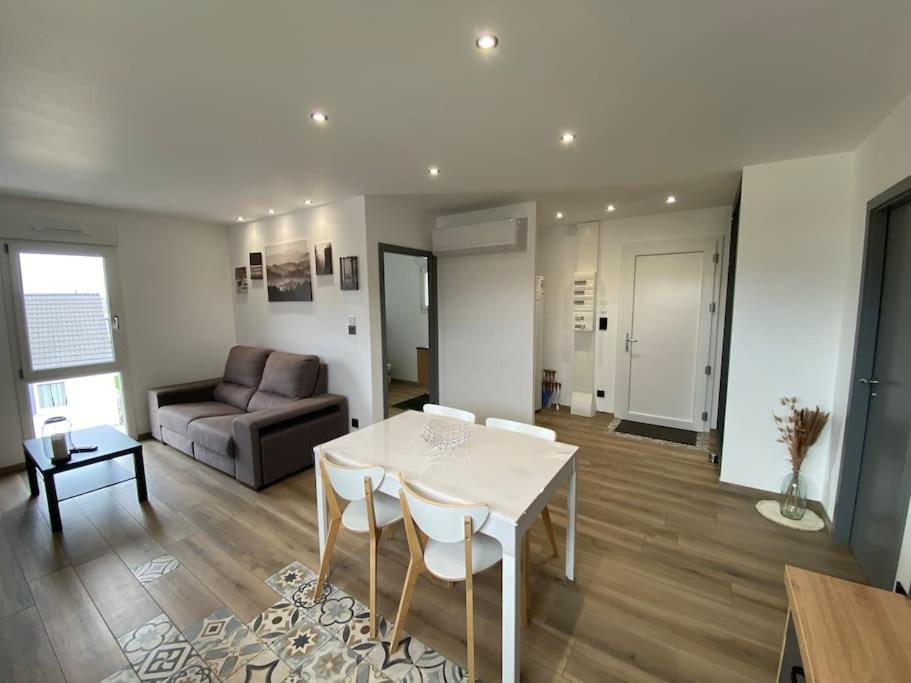 Appartement Climatise Charmes  Exteriör bild